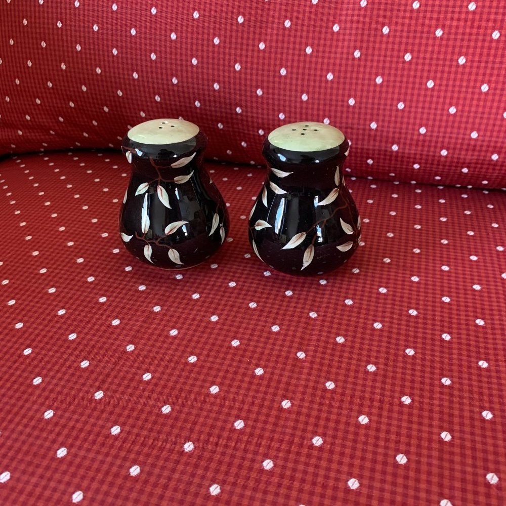 K.I.C. HAND PAINTED Salt & Pepper shakers black